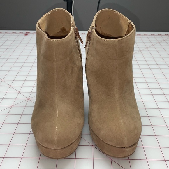 Womens camel color booties size 6 - Picture 6 of 6
